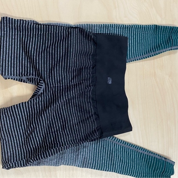 Marika Leggings size Small ( CW) - Picture 5 of 8